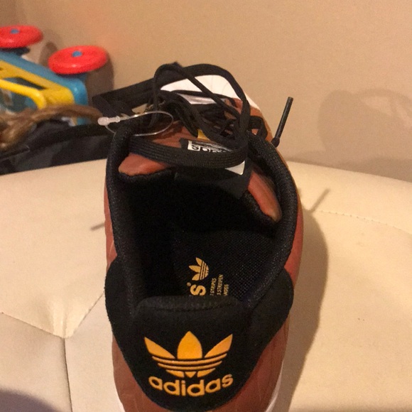Adidas - Picture 3 of 6